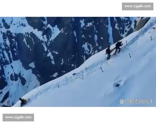 四姑娘山滑坠悲剧:16 岁少年未戴安全绳坠亡,航拍仅见雪地血迹 四姑娘山滑坠悲剧:16 岁少年未戴安全绳坠亡,航拍仅见雪地血迹