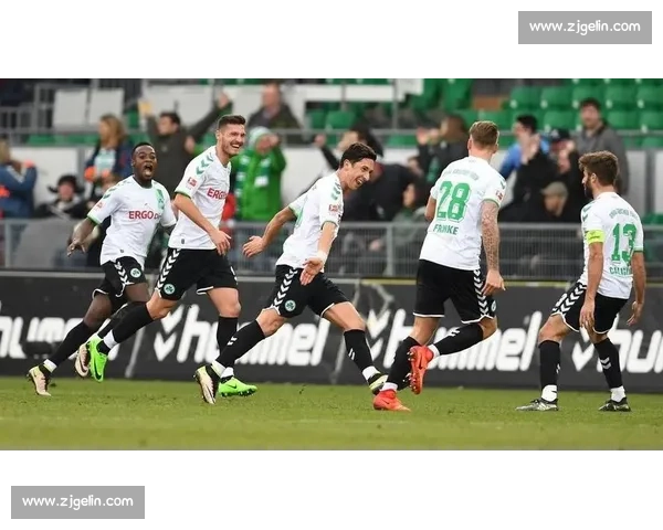 沙尔克 04 锁定 22 岁中场新星 埃尔 - 法乌齐加盟至 2029 年